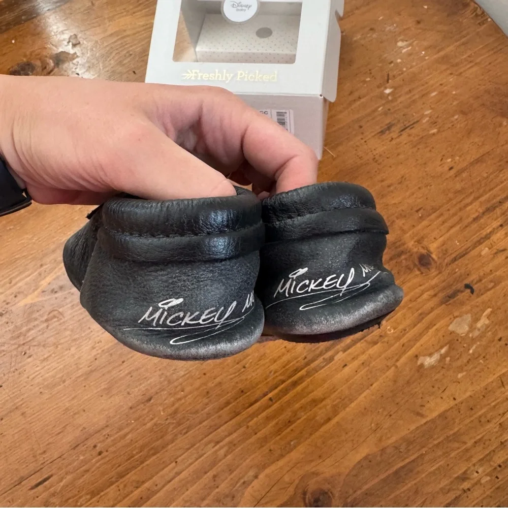 Freshly Picked Disney Mickey Mouse City Moccasins Mini Soles Size 5